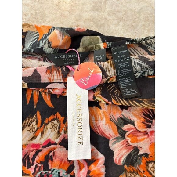 NWT Beautiful Beach Sarong from London - Picture 5 of 5